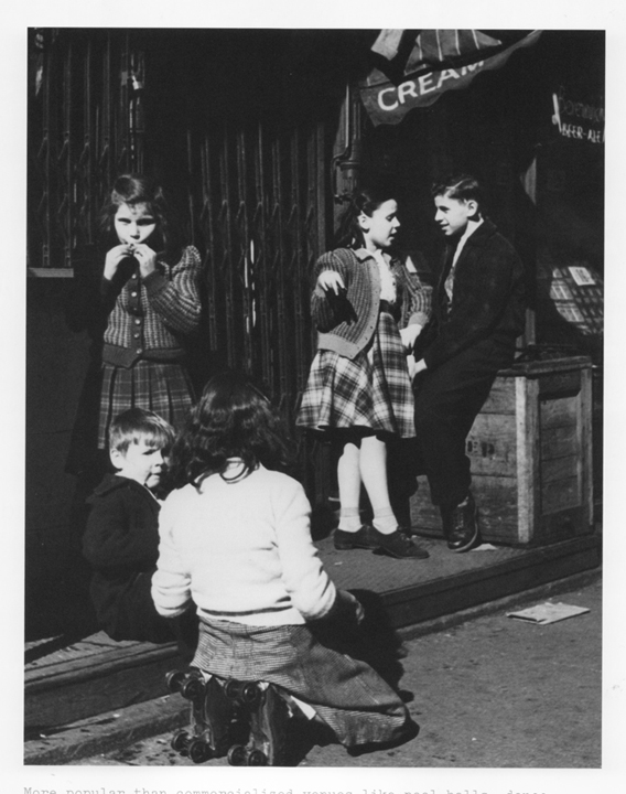 Henry Street, Manhattan, c.1946-47. Photograph by Rebecca Lepkoff. © The Estate of Rebecca Lepkoff. Courtesy of Howard Greenberg Gallery, New York.