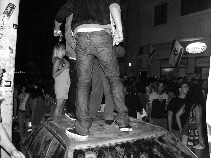 Rave in Florentine, Tel Aviv, 2008, by Jonathan  Klinger, licensed under Creative Commons Attribution 2.0 Generic license. 